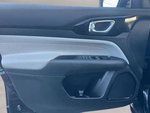 Used 2022 Jeep Compass Limited image 12