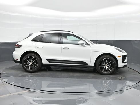Certified 2025 Porsche Macan image 10