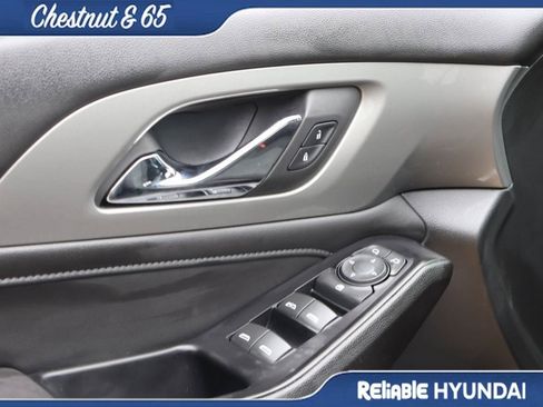 Used 2023 Chevrolet Traverse LT FWD image 24