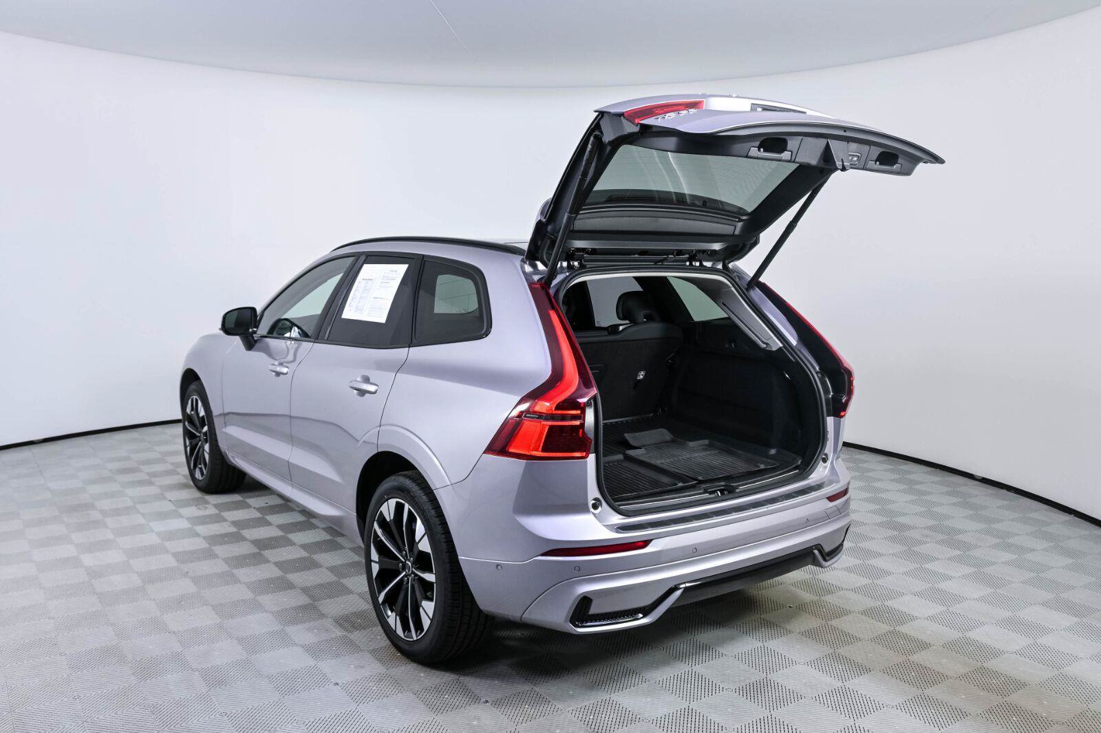 Certified 2026 Volvo XC60 B5 Plus AWD/4WD image 29
