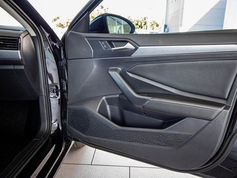 Used 2022 Volkswagen Jetta SE image 38