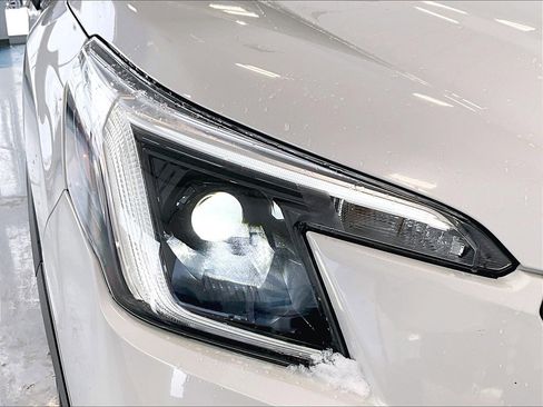 Used 2024 Subaru Forester Touring image 32