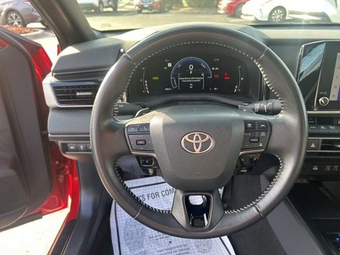 Used 2025 Toyota Camry SE image 15