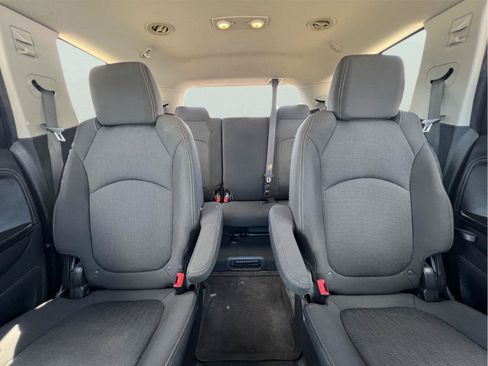 Used 2017 Chevrolet Traverse LT w/ Style and Technology Package FWD image 23