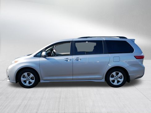 Certified 2018 Toyota Sienna LE FWD image 4
