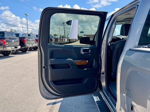 Used 2017 Chevrolet Silverado 1500 High Country AWD/4WD image 15