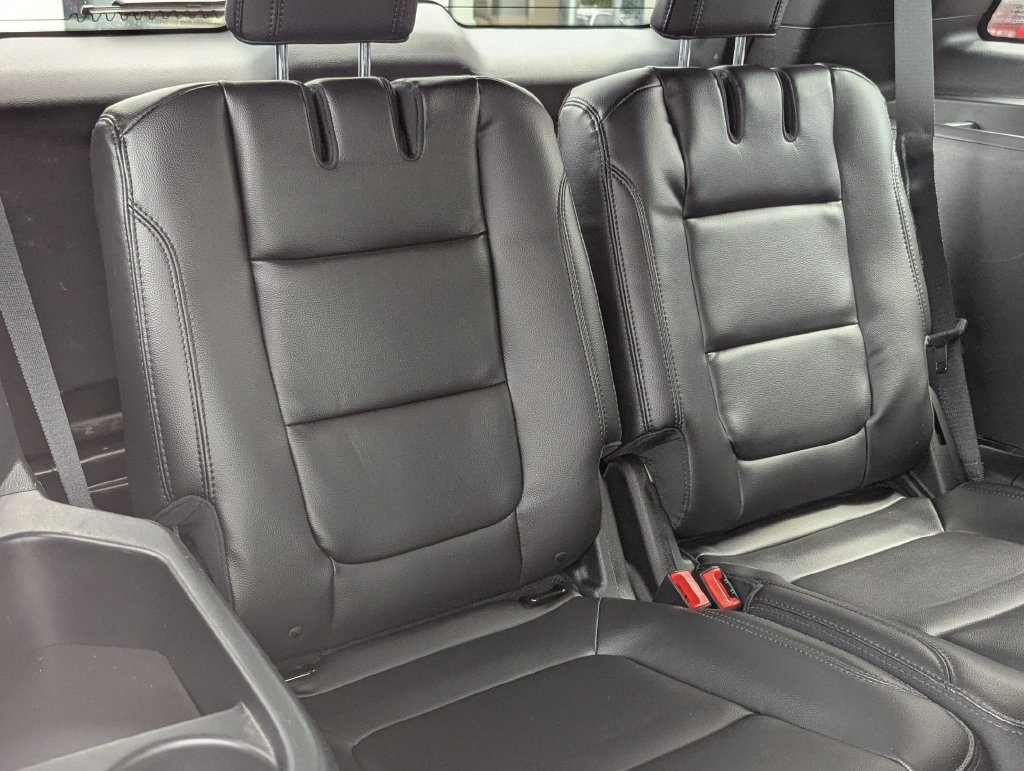 Used 2018 Ford Explorer XLT w/ Equipment Group 202A FWD image 27