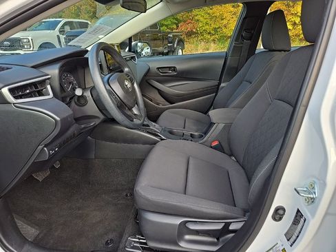 Used 2025 Toyota Corolla LE image 10