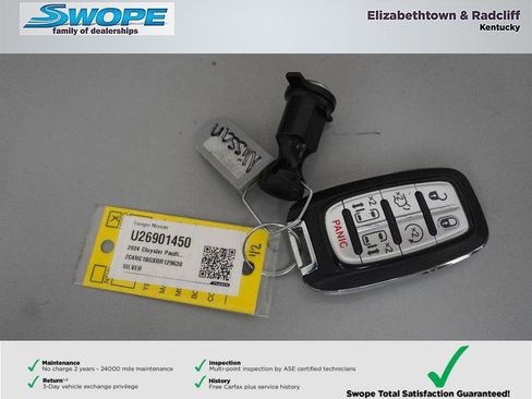 Used 2024 Chrysler Pacifica Touring-L FWD image 30