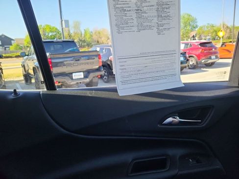 Used 2018 Chevrolet Equinox Premier AWD/4WD image 10