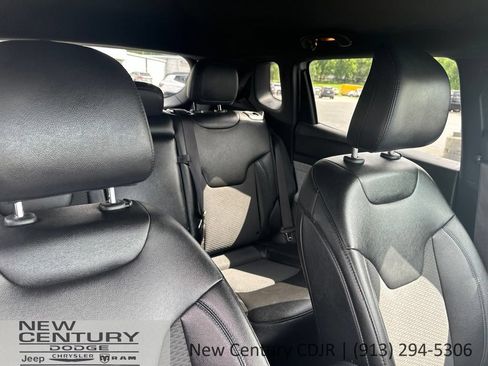 Used 2024 Jeep Compass Latitude AWD/4WD image 21