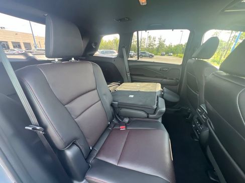 Used 2024 Honda Passport Black Edition image 14