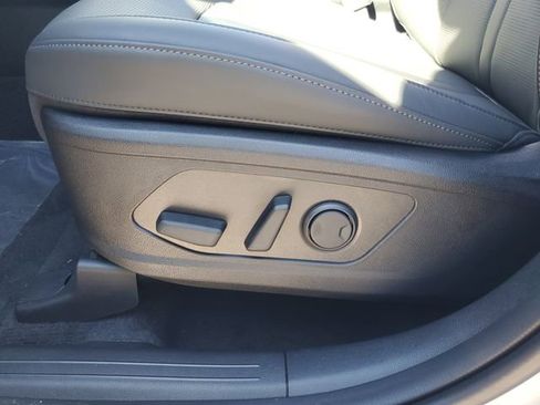 New 2026 Kia Sorento S w/ S Panoramic Sunroof Package FWD image 16