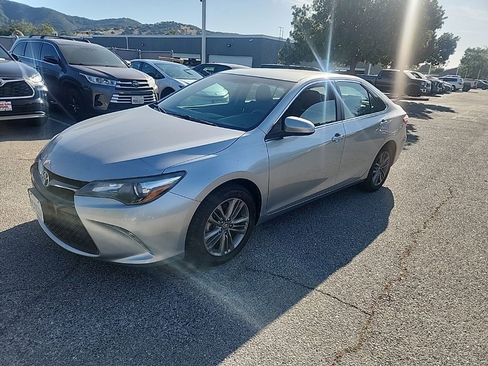 Used 2017 Toyota Camry SE FWD image 1