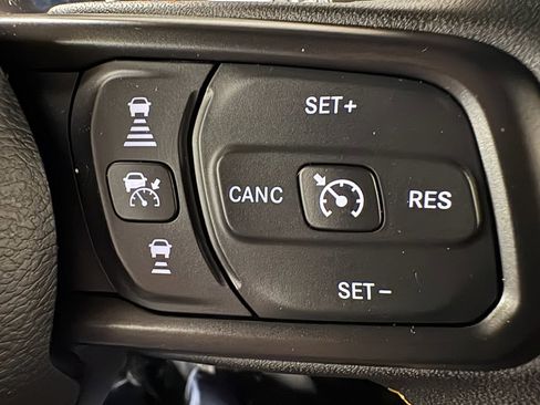 Used 2024 Jeep Gladiator Sport AWD/4WD image 14