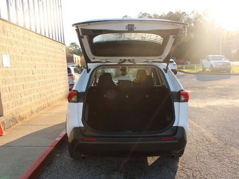 Used 2020 Toyota RAV4 LE FWD image 13