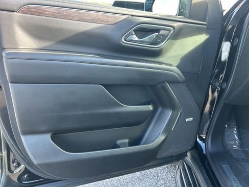 Used 2024 Chevrolet Suburban LT image 11