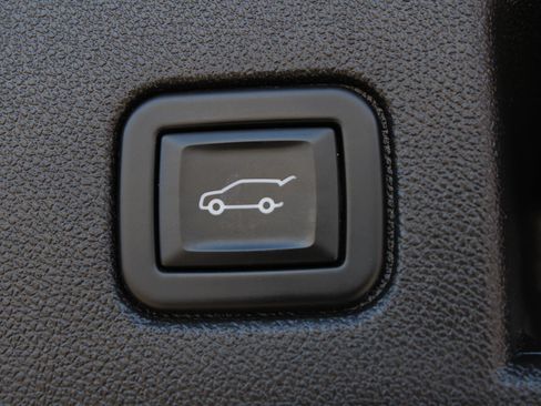 Used 2024 Chevrolet Equinox Premier AWD/4WD image 9