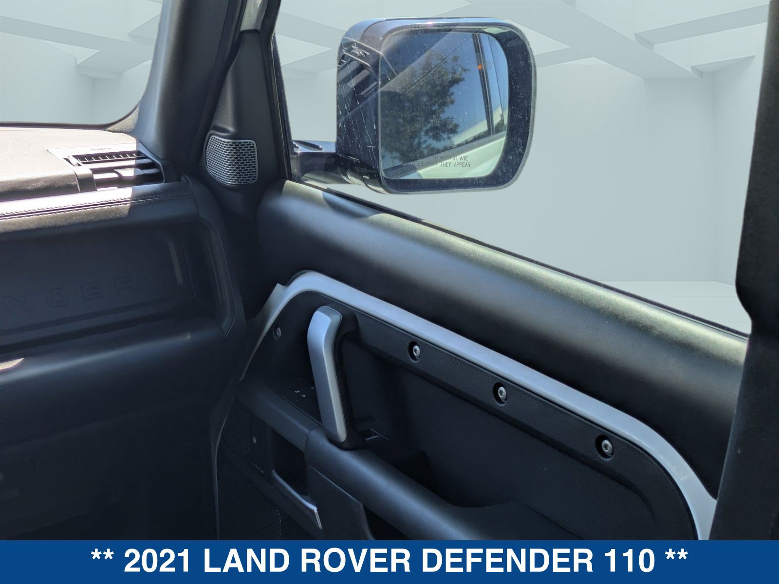 Used 2021 Land Rover Defender 110 X-Dynamic HSE AWD/4WD image 18