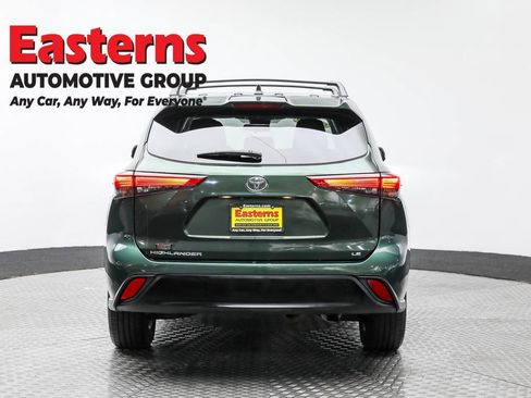 Used 2023 Toyota Highlander LE image 6