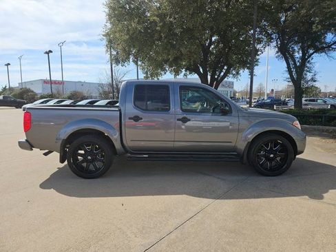 Used 2020 Nissan Frontier SV w/ Midnight Edition Floor Mats image 4