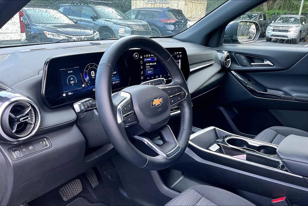 Used 2025 Chevrolet Equinox LT FWD image 17
