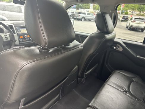 Used 2020 Nissan Frontier PRO-4X w/ Pro-4x Utility Package AWD/4WD image 21