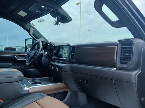 Certified 2025 Chevrolet Silverado 2500 High Country w/ Technology Package AWD/4WD image 16