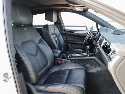Certified 2023 Porsche Macan image 28