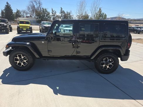 Used 2015 Jeep Wrangler Unlimited Sahara image 8