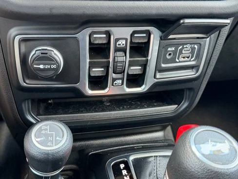 Used 2026 Jeep Wrangler Unlimited Sahara AWD/4WD image 21