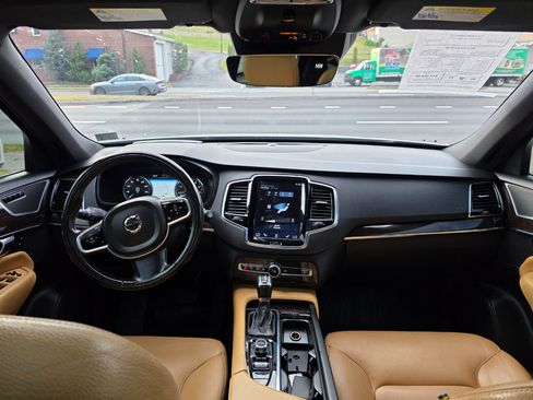 Used 2017 Volvo XC90 T6 Momentum w/ Vision Package image 20