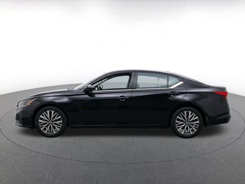 Used 2025 Nissan Altima 2.5 SV FWD image 4