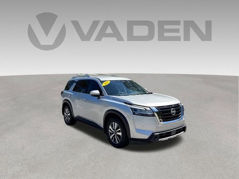Used 2023 Nissan Pathfinder SL AWD/4WD image 1