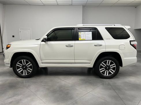 Used 2018 Toyota 4Runner Limited w/ Four Season Floor Mat Package AWD/4WD image 5