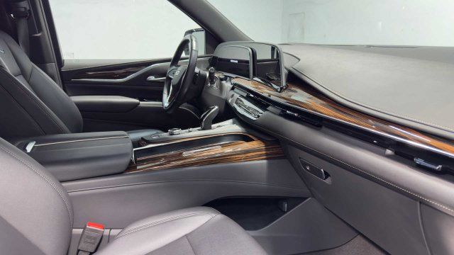 Used 2024 Cadillac Escalade Luxury RWD image 12