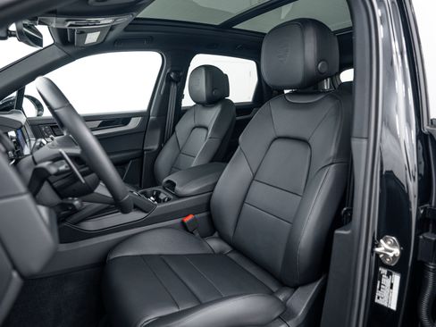 Certified 2026 Porsche Cayenne AWD/4WD image 21