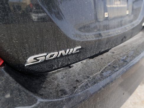 Used 2020 Chevrolet Sonic LT image 11