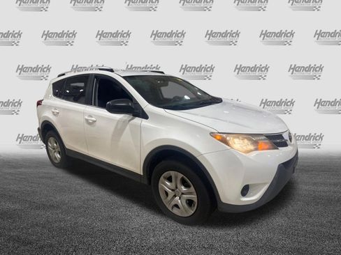 Used 2015 Toyota RAV4 LE FWD image 2