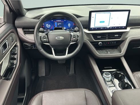 Used 2025 Ford Explorer Platinum w/ LUX Leather Package AWD/4WD image 12