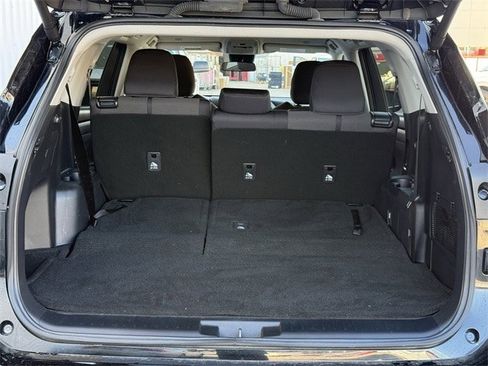 Used 2024 Toyota Highlander LE image 32