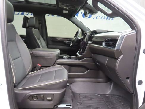 Used 2025 GMC Yukon Elevation w/ Elevation Premium Package image 39