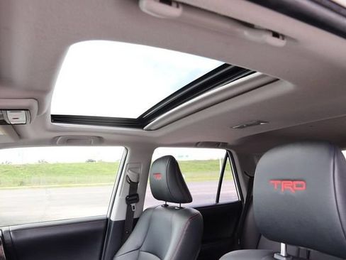 Used 2019 Toyota 4Runner TRD Off-Road Premium AWD/4WD image 8