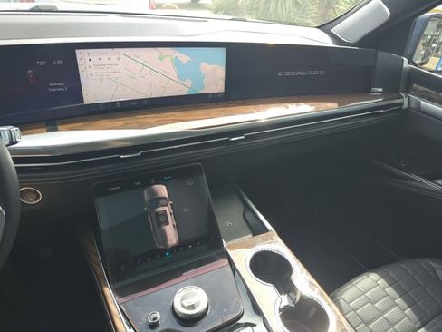 Certified 2025 Cadillac Escalade ESV Sport Platinum image 13