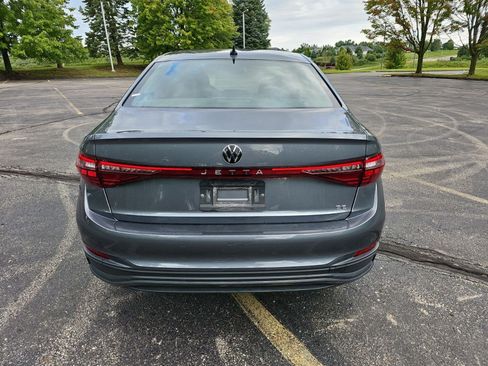 Used 2025 Volkswagen Jetta SE FWD image 5