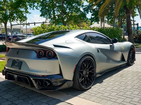 Used 2018 Ferrari 812 Superfast RWD image 25