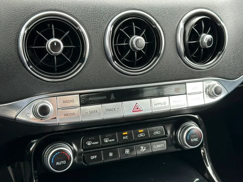 Used 2018 Kia Stinger RWD image 38