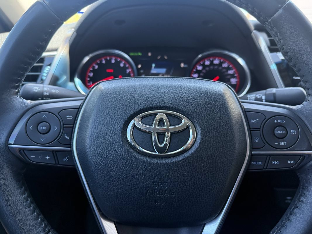 Used 2018 Toyota Camry XSE FWD image 8