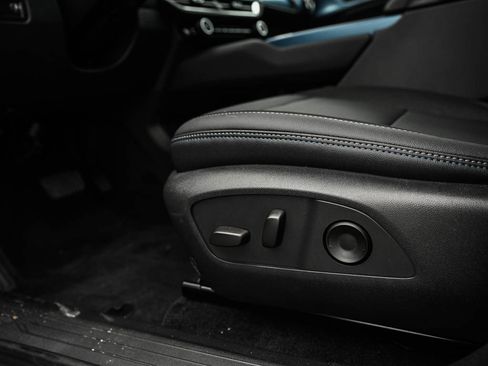 New 2026 Chevrolet Equinox EV LT image 17