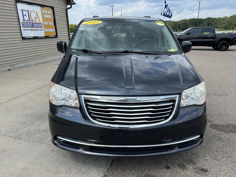 Used 2013 Chrysler Town & Country Touring FWD image 2